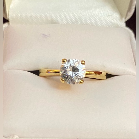 Vintage 925 Sterling Silver Cubic Zirconia ring - Picture 1 of 5